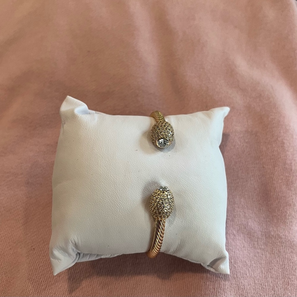 Gold bracelet so pretty